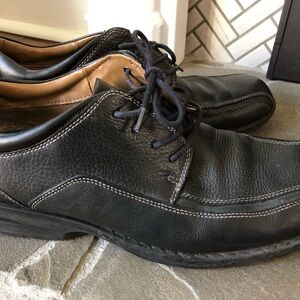 Dockers Black Leather Oxfords
